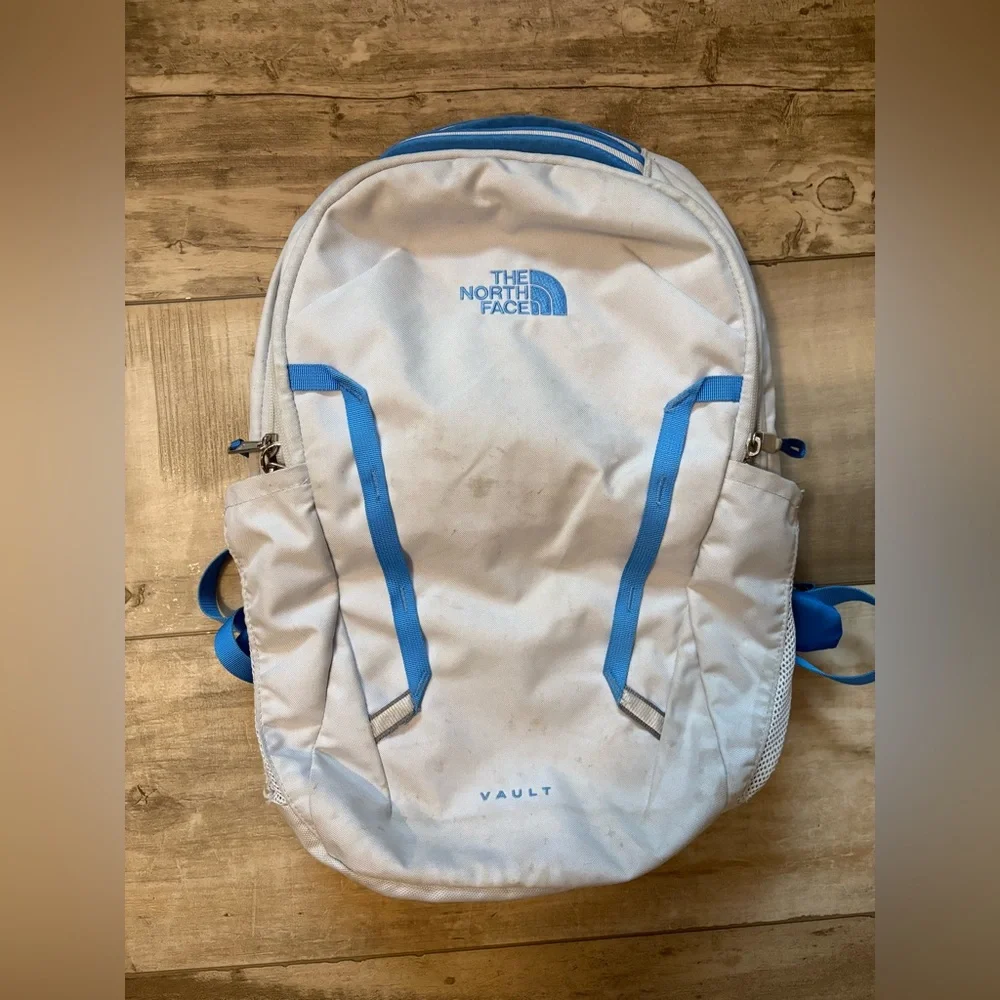 The North Face Vault Classic Backpack - Picture 2 of 13